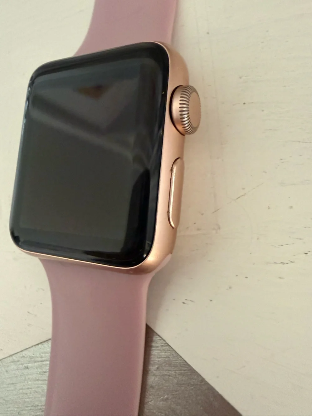 Apple Pink Silicone Smartwatch with Rose Gold Case
